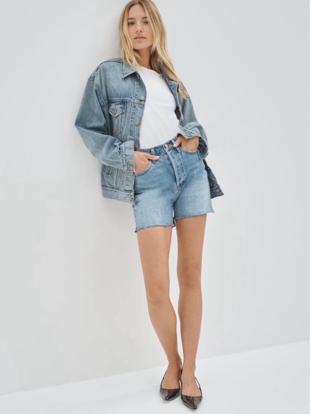 Aritzia Denim Forum "The Yoko" mid-thigh denim shorts size 25